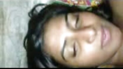 Anh chàng đặt con chó cái tóc đỏ trên ghế và liếm âm hộ của cô sec nhat ky vang anh ấy